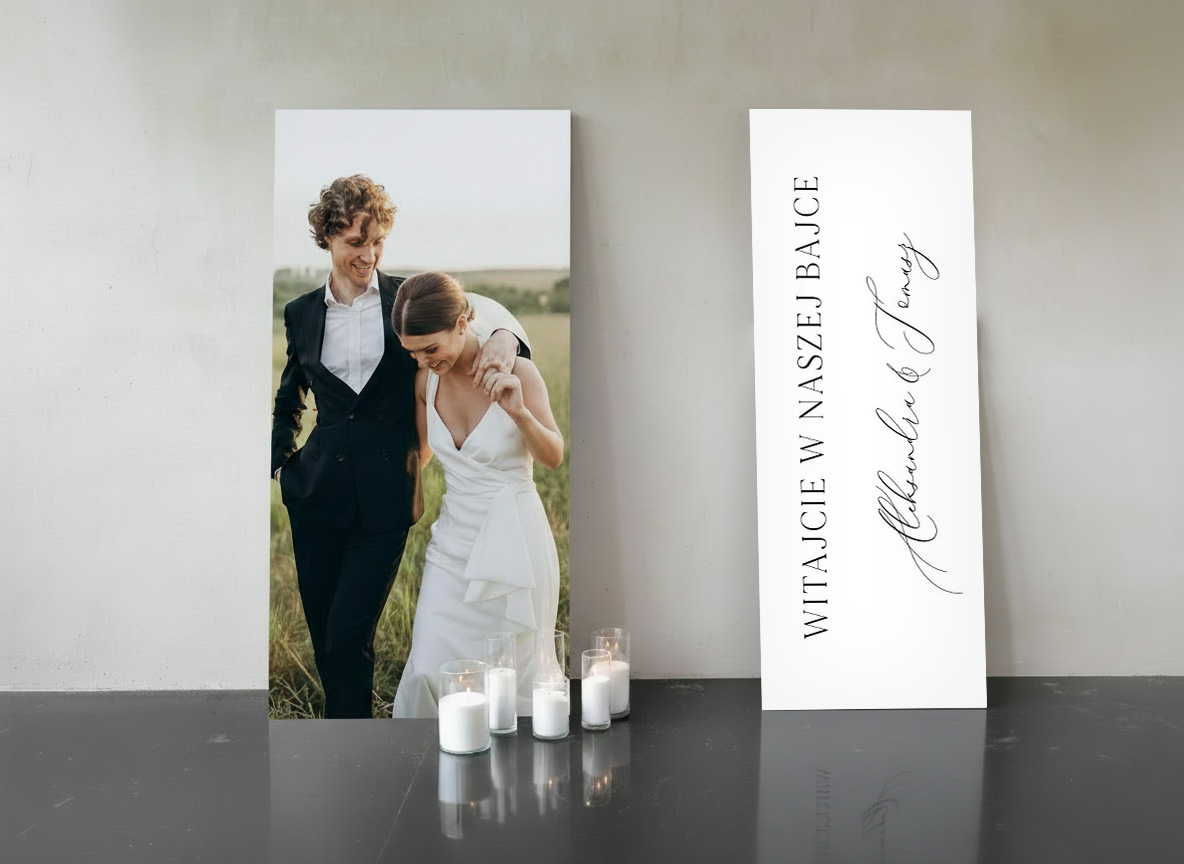 zdjęcie plus tablica powitalna